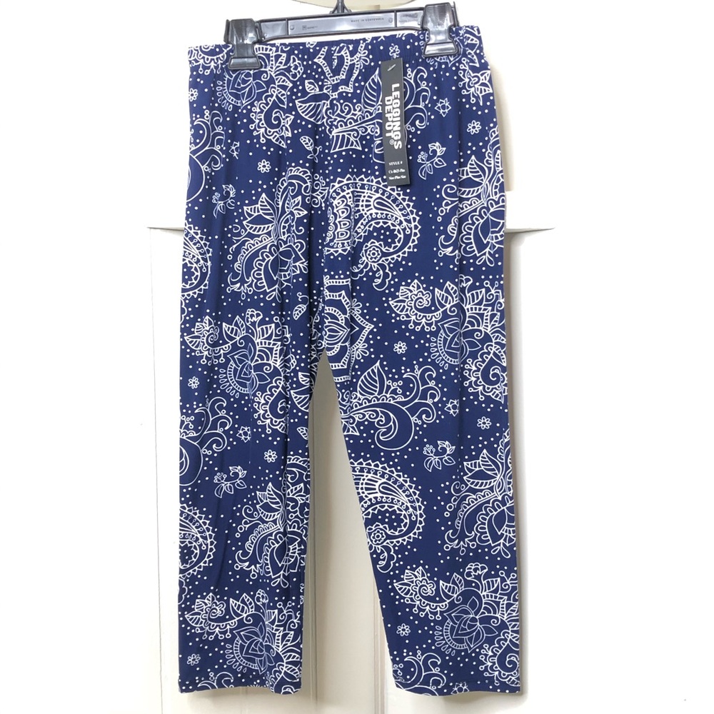 Leggings Depot Plus Size Blue and White Capri’s
